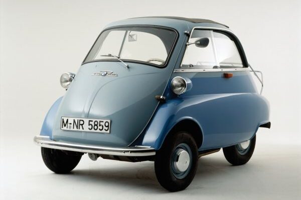 bmw: 100 anni di storia del futuro