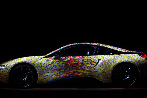 La BMW i8 incontra Giacomo Balla