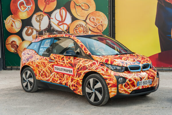 Maurizio cattelan e La spaghetti car