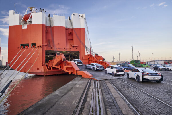 100 mila BMW elettrificate in strada