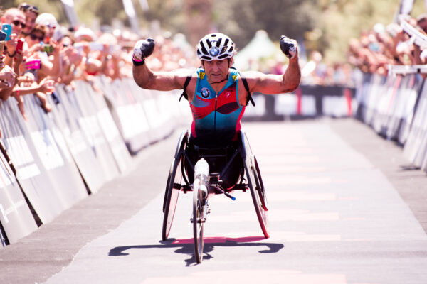 Alex Zanardi protagonista assoluto all'Ironman di Pescara