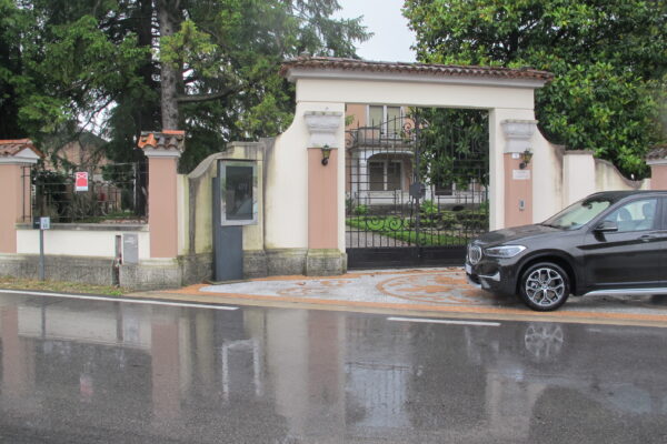 È online da oggi il primo di venti racconti realizzati da Giorgio Terruzzi per il progetto “Prendi la targa”. Il viaggio attraverso l’Italia comincia dalla villa di Primo Carnera a Sequals.