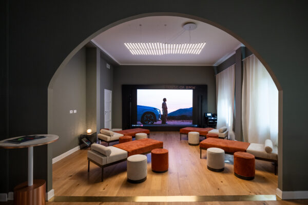 La House of BMW di Via Manzoni, 41, ospita il BMW Group Design in occasione della Design Week 2025